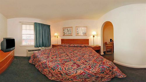 Rodeway Inn Woodbridge Exterior photo