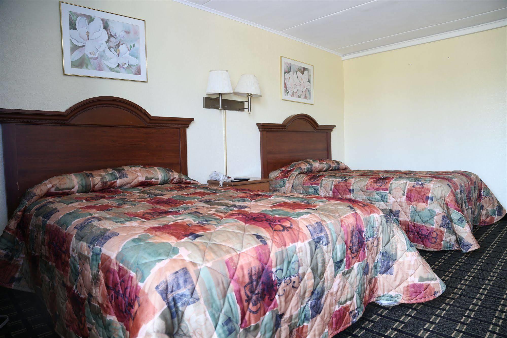 Rodeway Inn Woodbridge Exterior photo